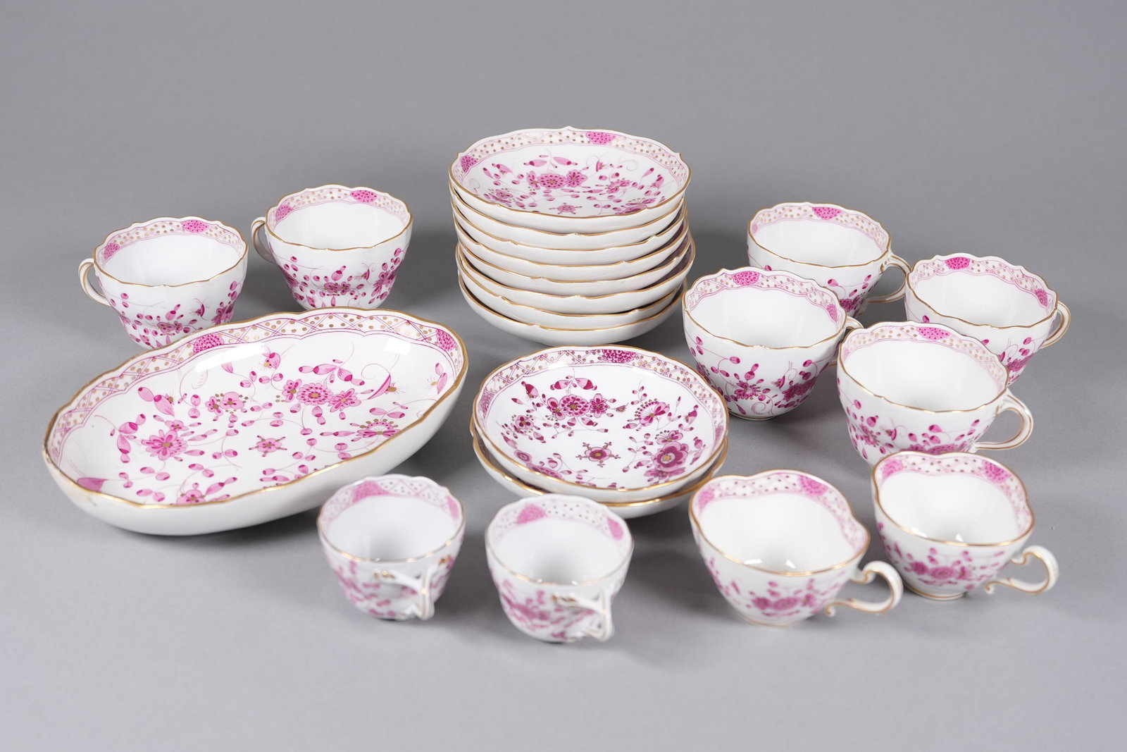 Lots antique pink Meissen porcelains: Lots antique pink Meissen fine porcelains, largest H: 9" x W: 5.8."