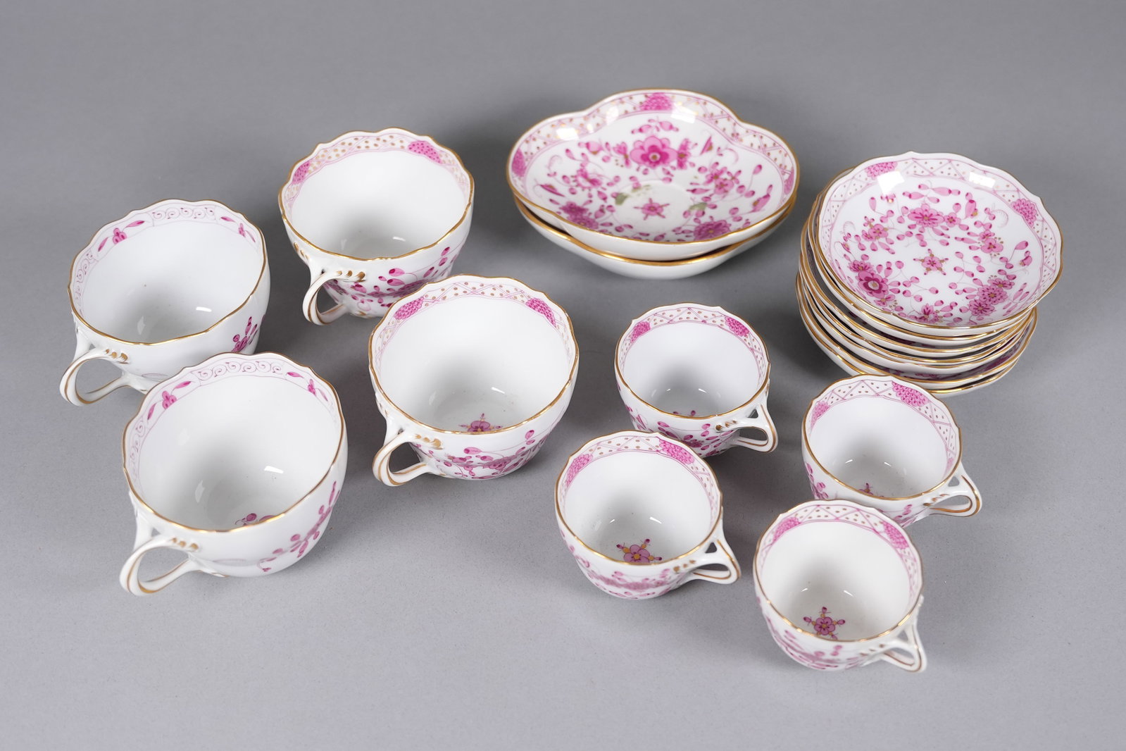 Lots antique pink Meissen porcelains: Lots antique pink Meissen fine porcelains, largest H: 5.4" x W: 4.3."