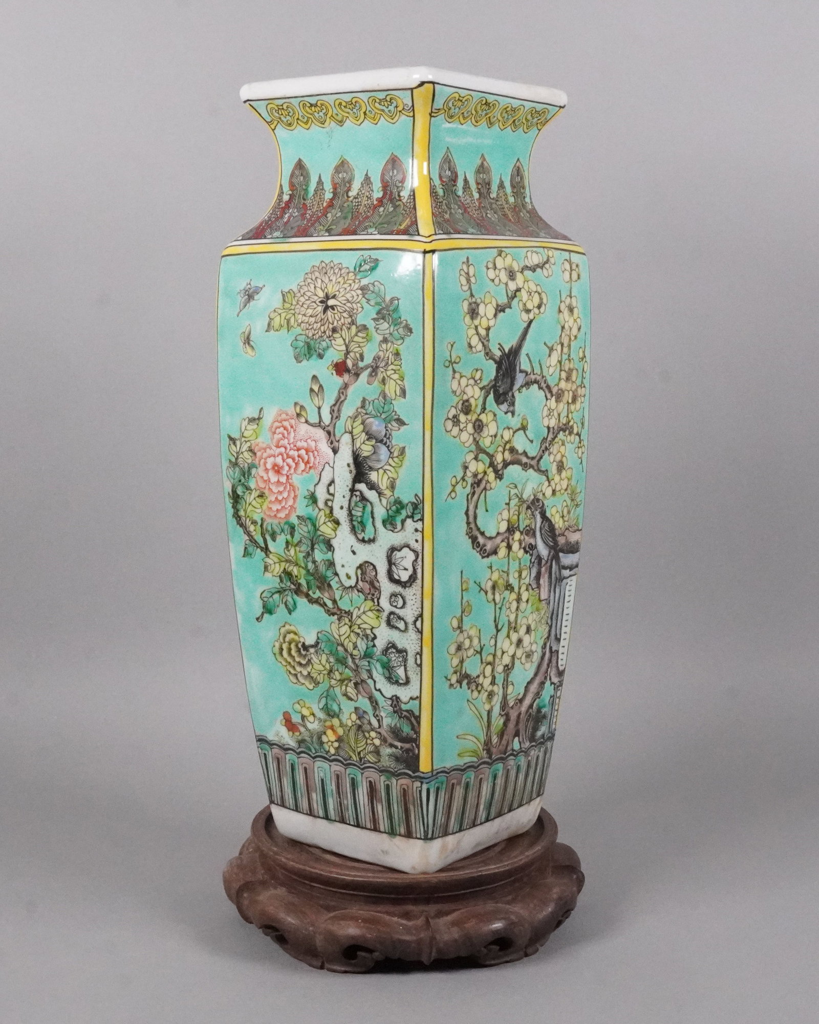 Chinese fine square vase (1 of 7)