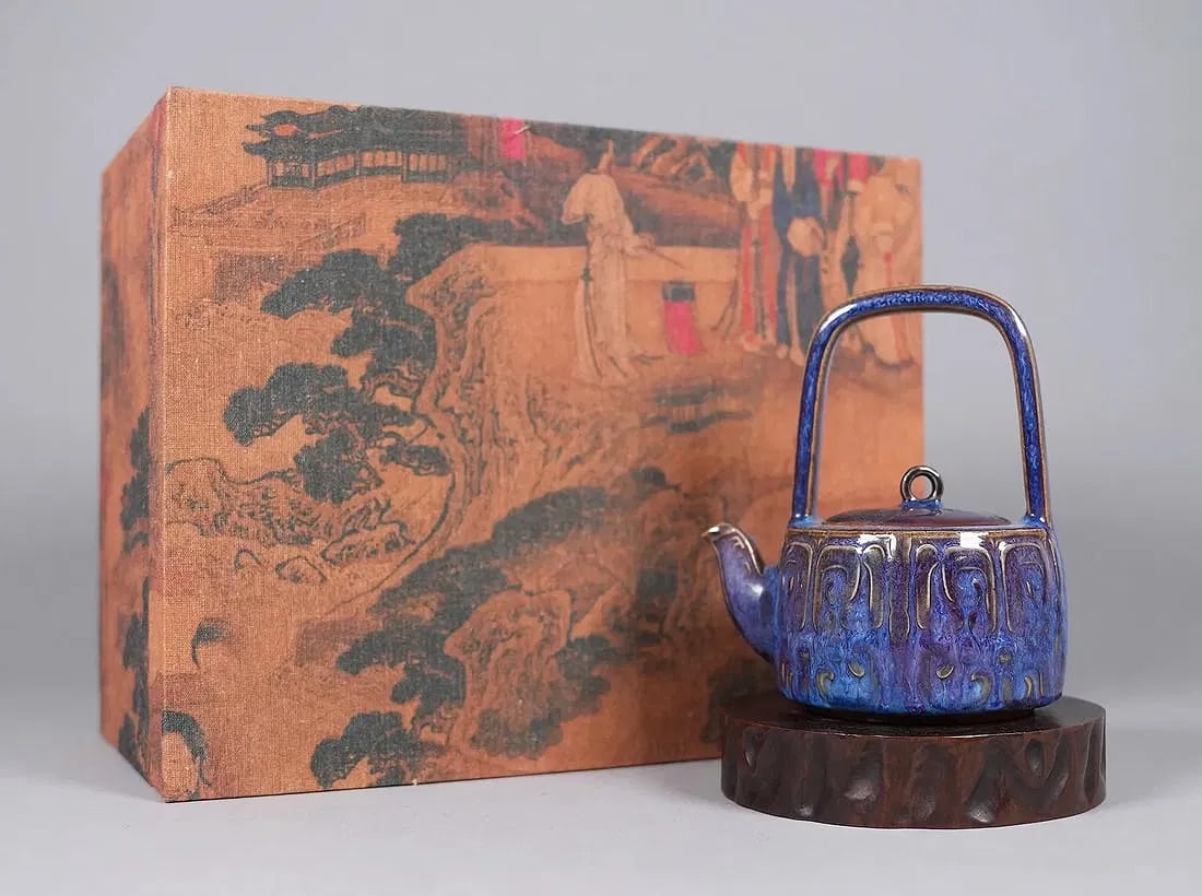 Chinese fine purple pot with box: Chinese fine purple pot with heavy silk box. H: 5.5" x W: 5."