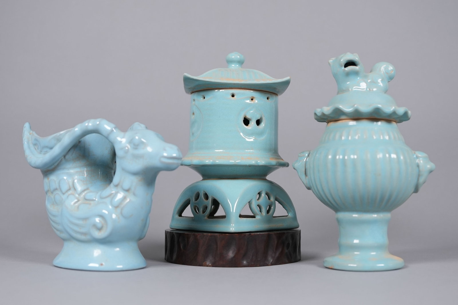 Lots Chinese fine vase: Lots Chinese fine vase, largest H: 7" x W: 3.9."