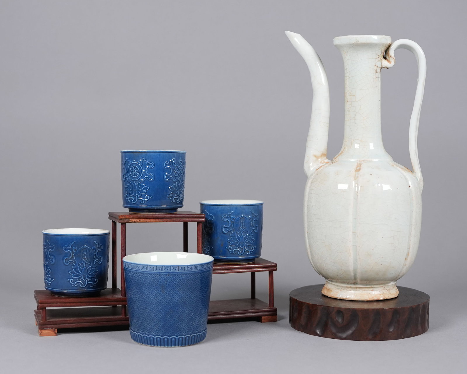 Lots Chinese fine porcelains: Lots Chinese efine porcelains, largest H: 10" x W: 5.5."