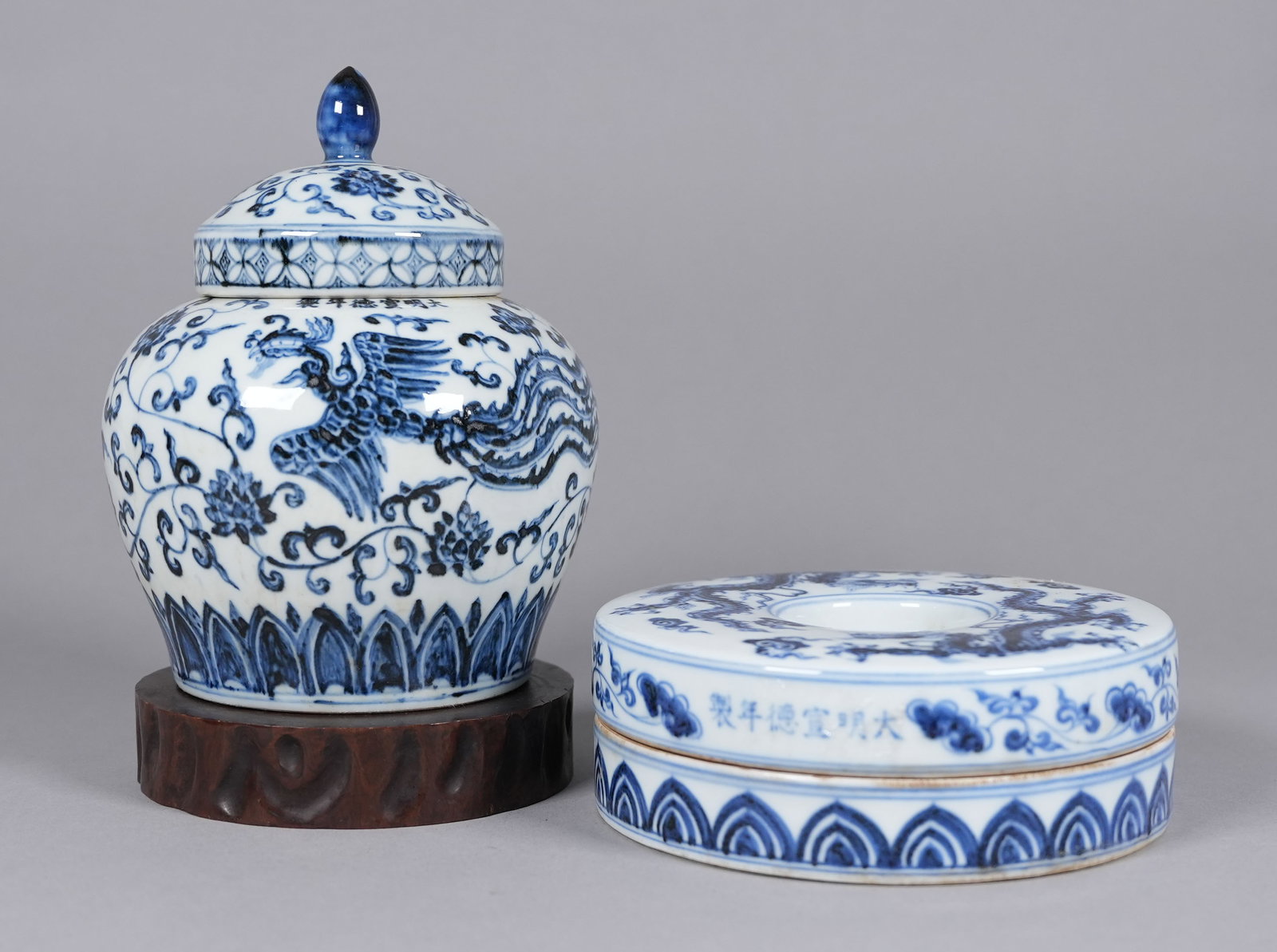Lots Chinese fine b/w porcelains: Lots Chinese blue and white porcelains, largest H: 7.5" x W: 6."