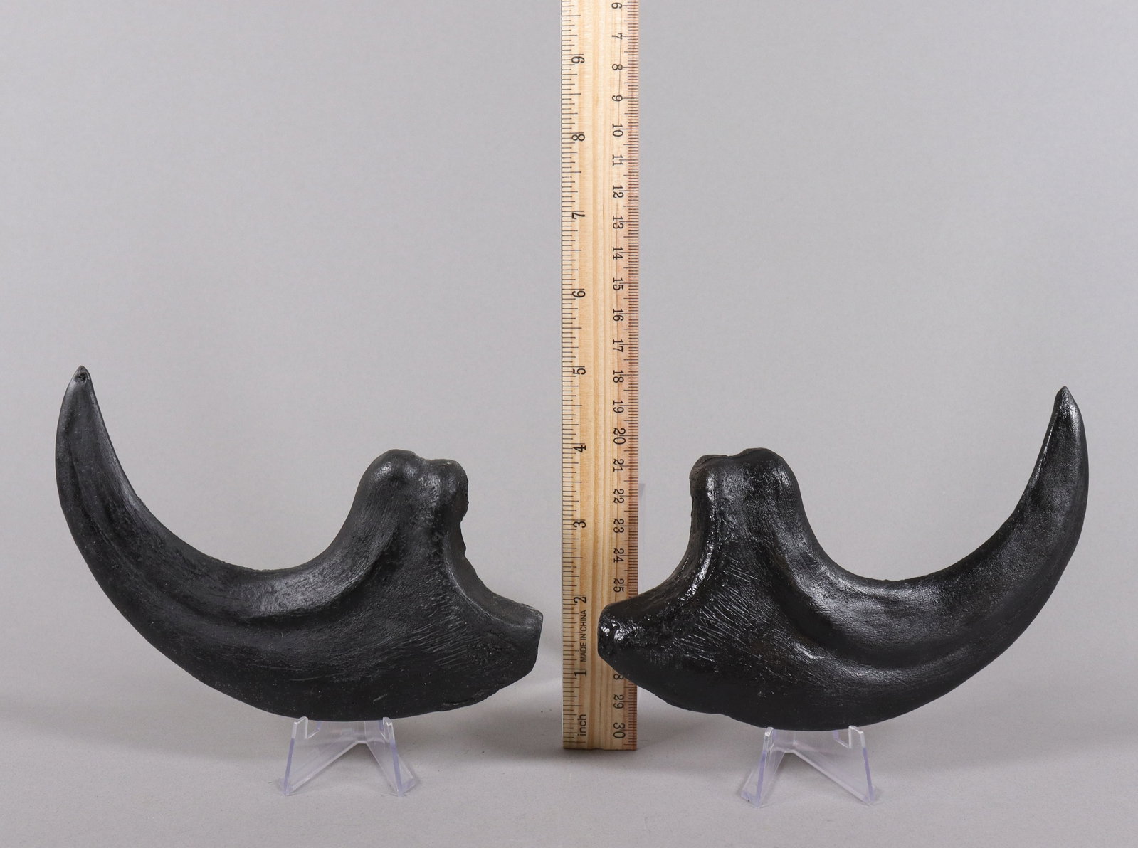 Lots estate carved items ungraded: Lots estate carved items, ungraded. All sales are final, no return. H: 3.1" x W: 6.5."