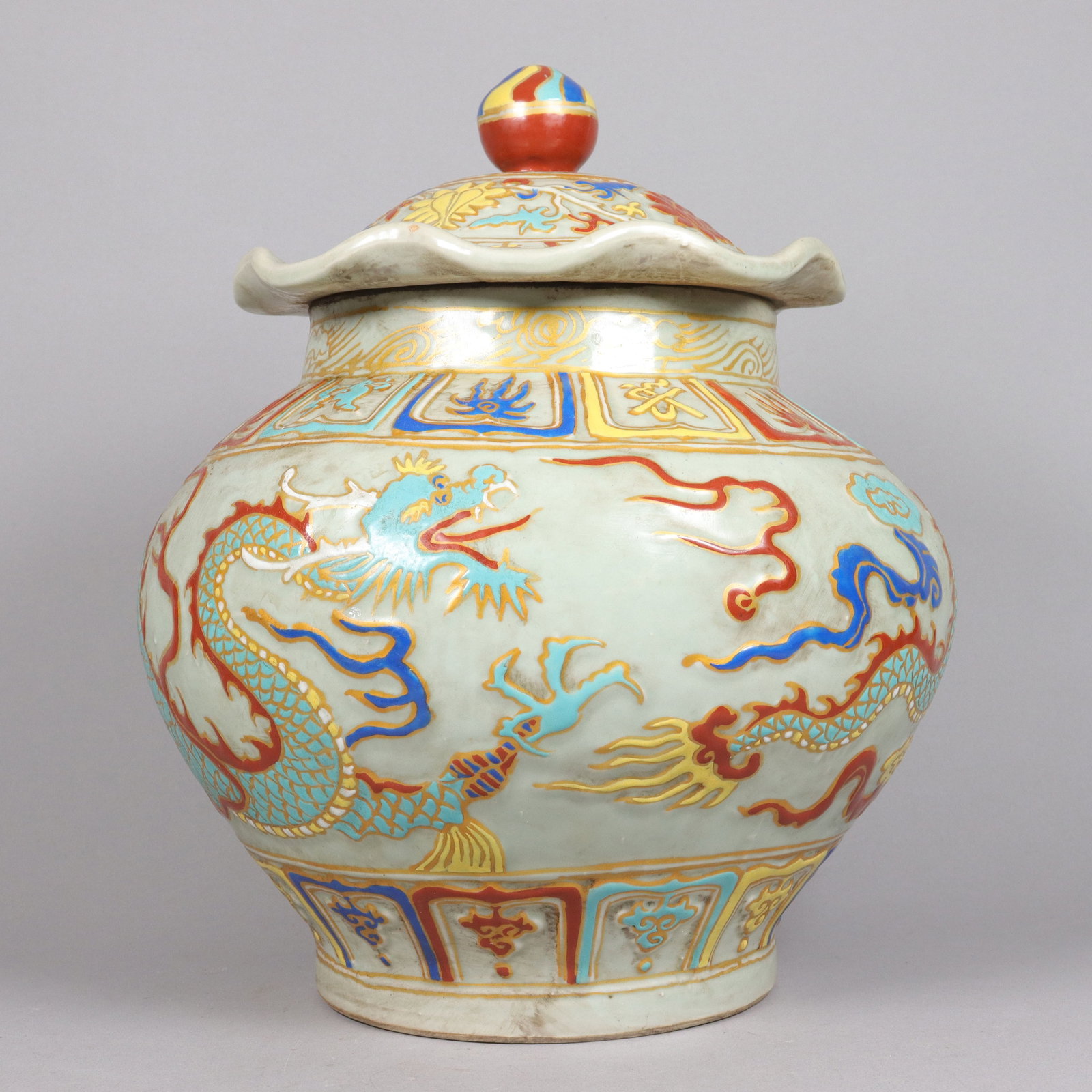 Chinese fine massive jar: Chinese fine massive jar. H: 16" x W: 13."