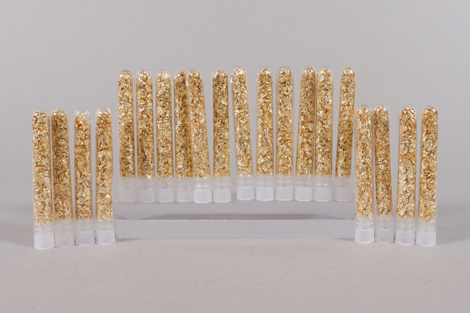 Lots gold flakes ungraded: Lots gold flakes ungraded, we do not guarantee its material. All sales are final, no return.