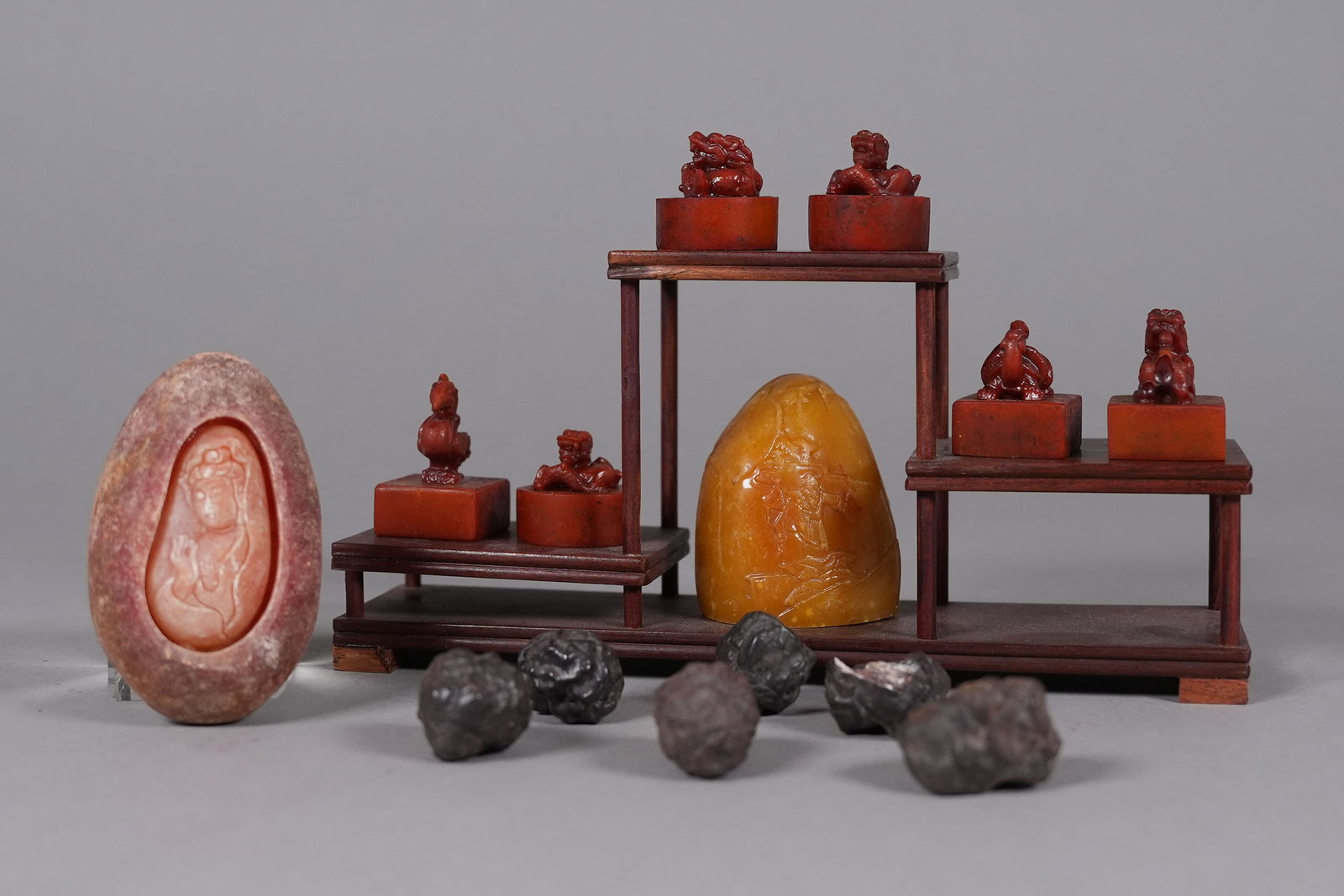 Lots Chinese fine carvings: Lots Chinese fine carvings.