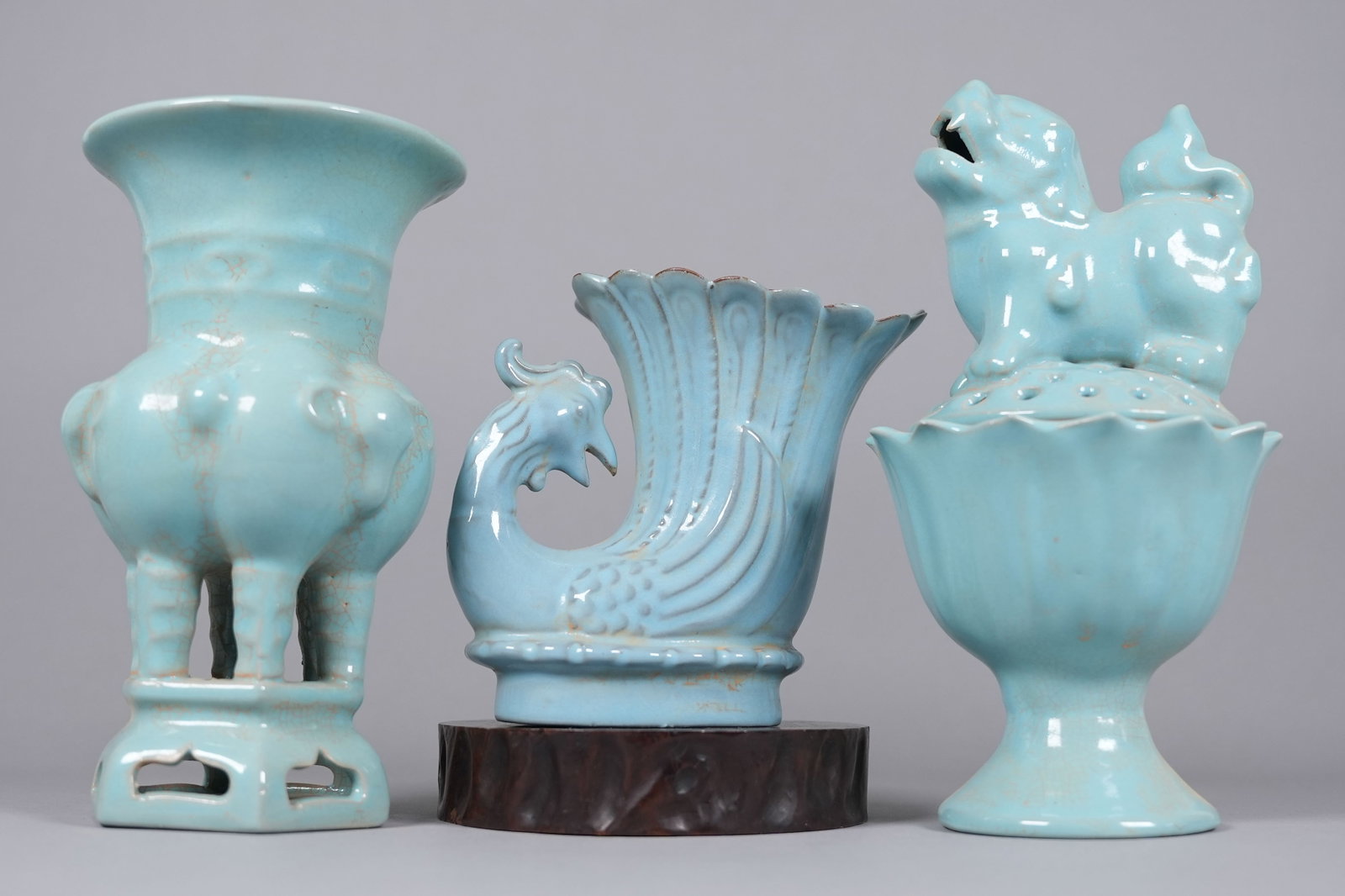 Lots Chinese fine vase: Lots Chinese fine vase, largest H: 8" x W: 4.7."