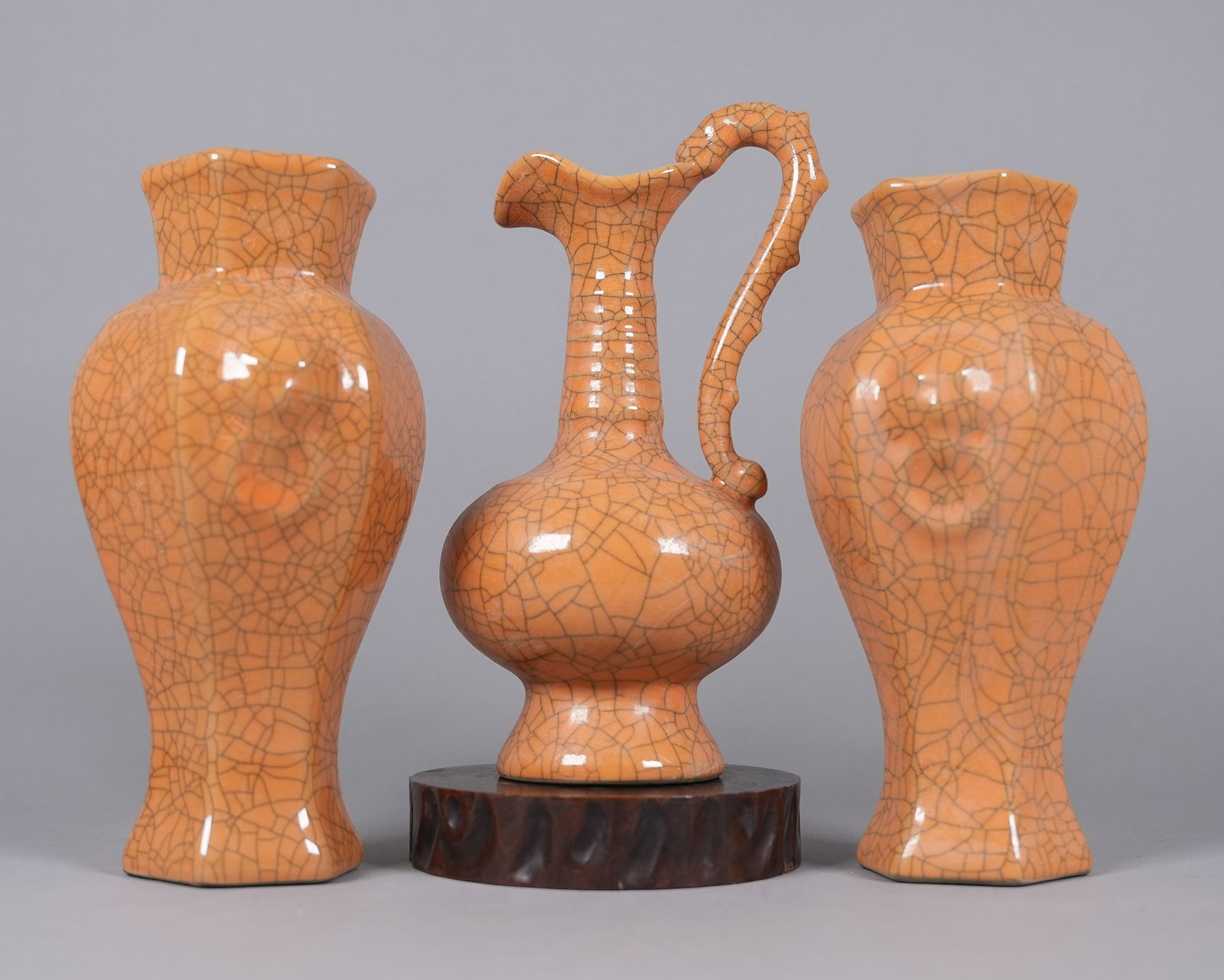 3 Chinese fine vase: 3 Chinese fine vase, largest H: 9" x W: 4.5."