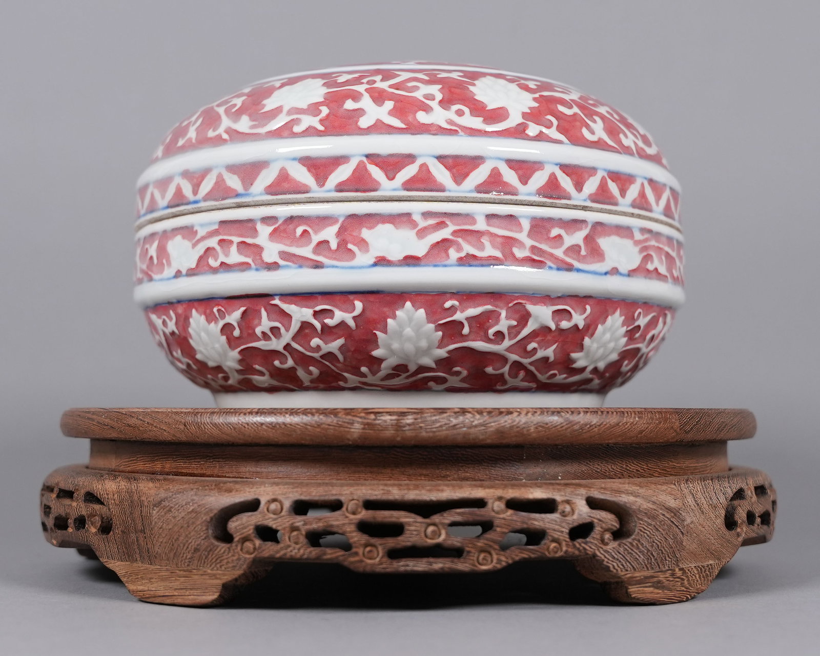 Chinese fine round dragon box: Chinese fine round dragon box. H: 5.1" x W: 9.1."