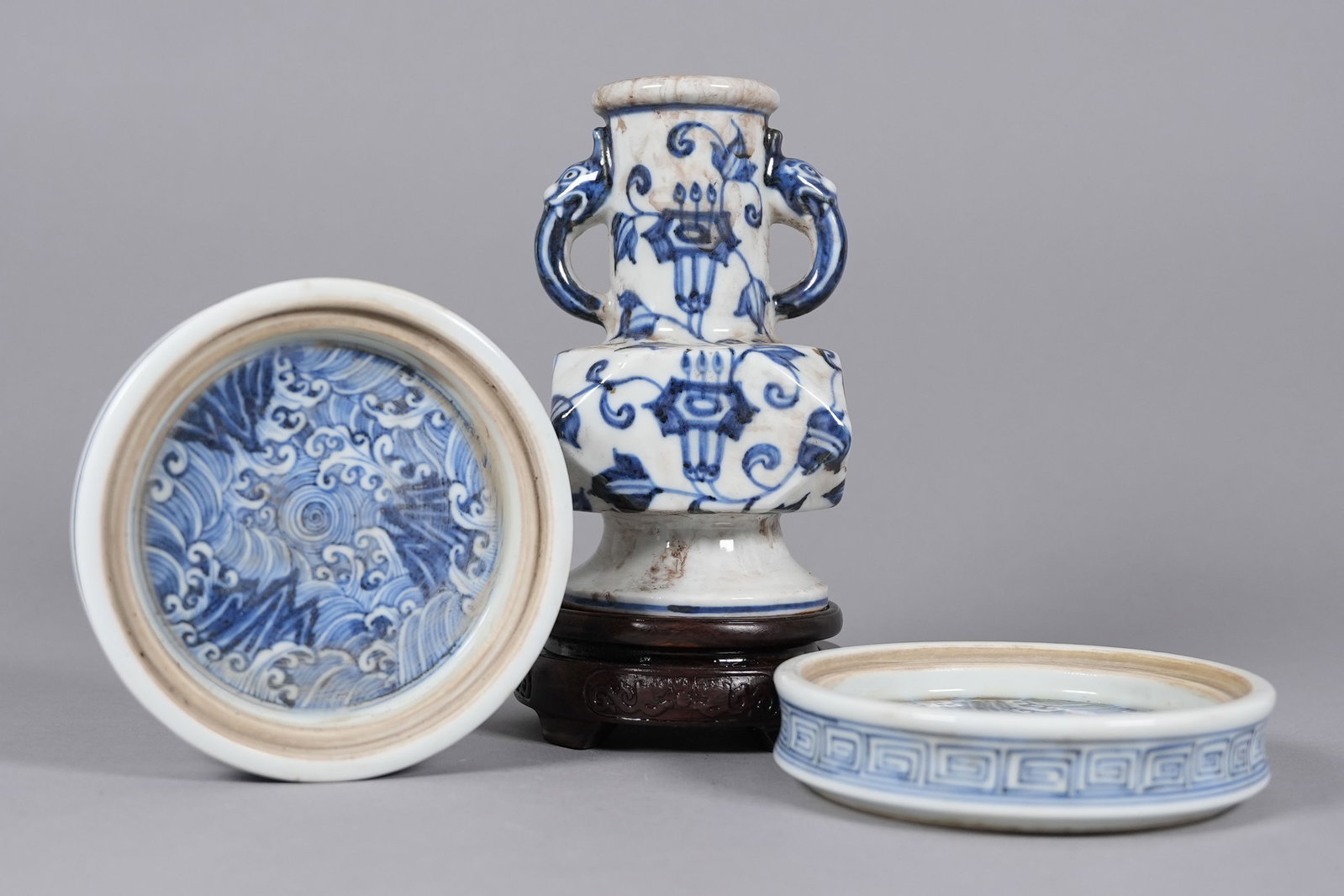 Lots Chinese b/w fine porcelains: Lots Chinese blue and white fine porcelains, largest H: 6.1" x W: 3.3."