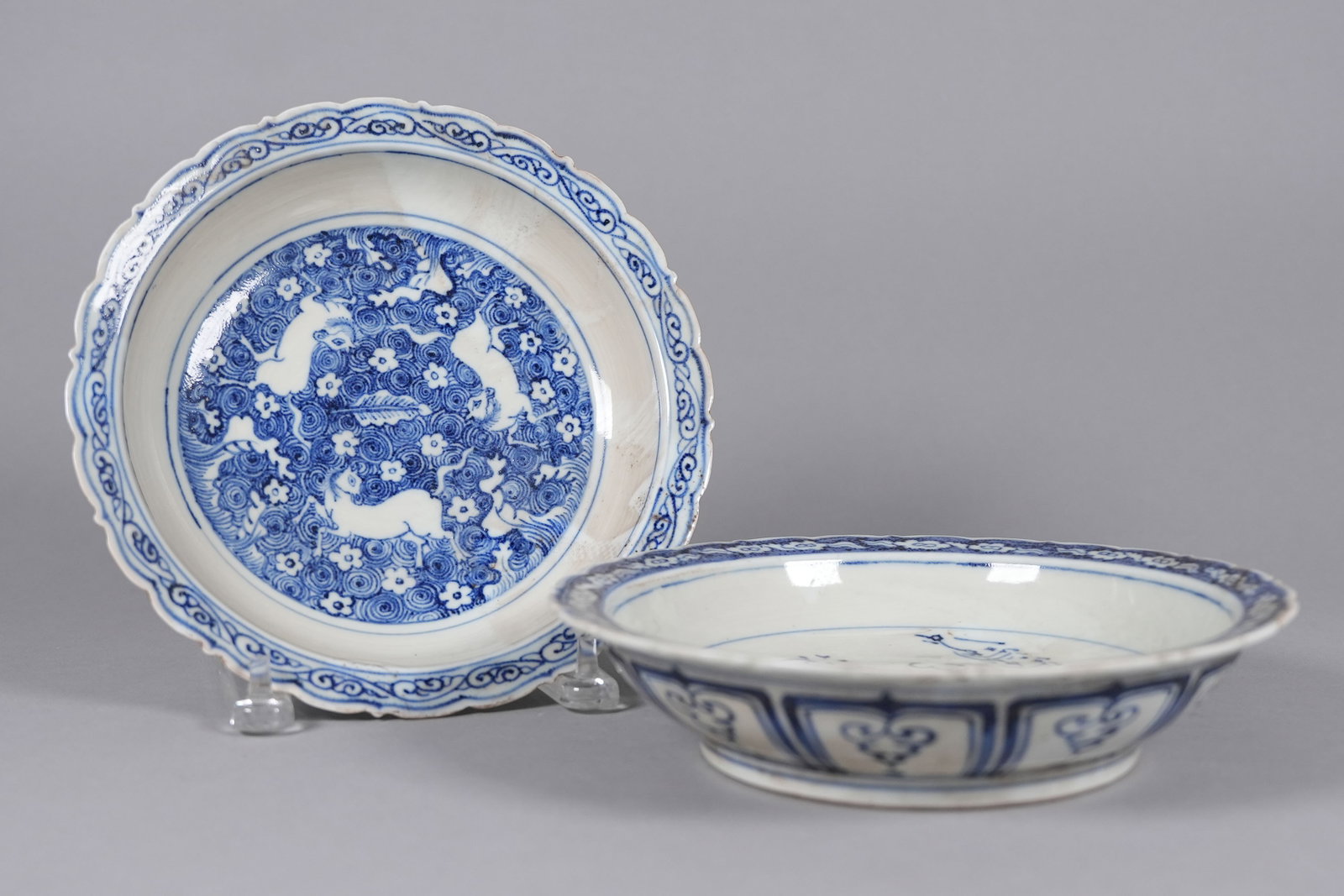 2 Chinese fine b/w porcelain plates (1 of 7)