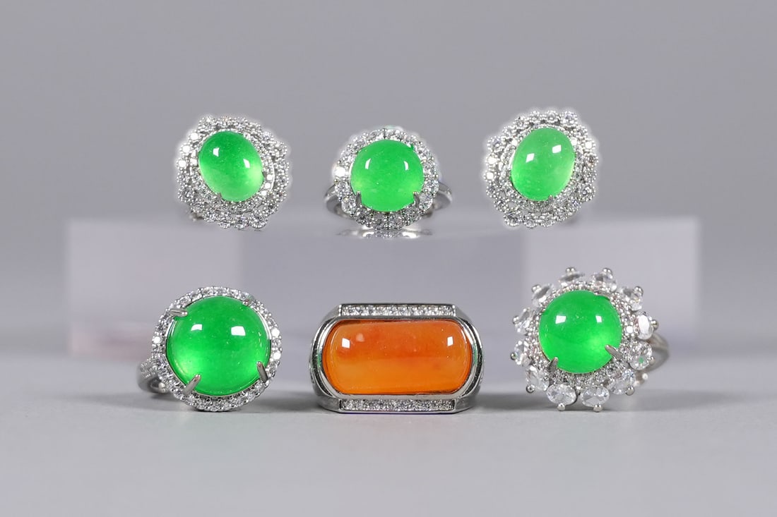 Lots Chinese apple green rings: Lots Chinese apple green fine rings.