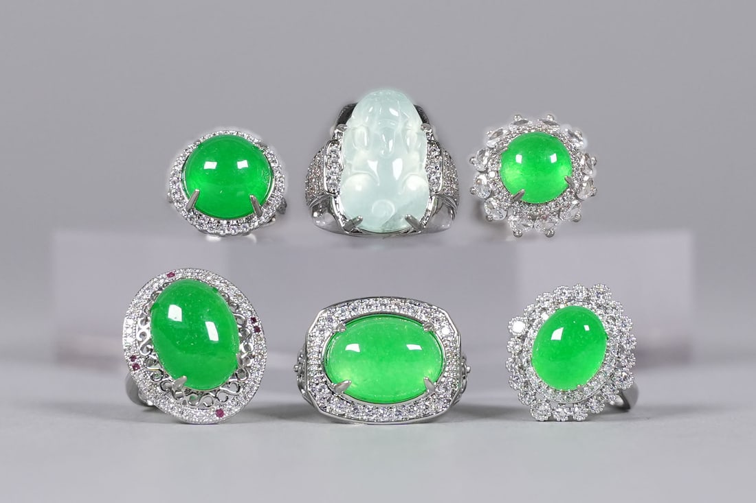 Lots Chinese apple green rings: Lots Chinese apple green rings.