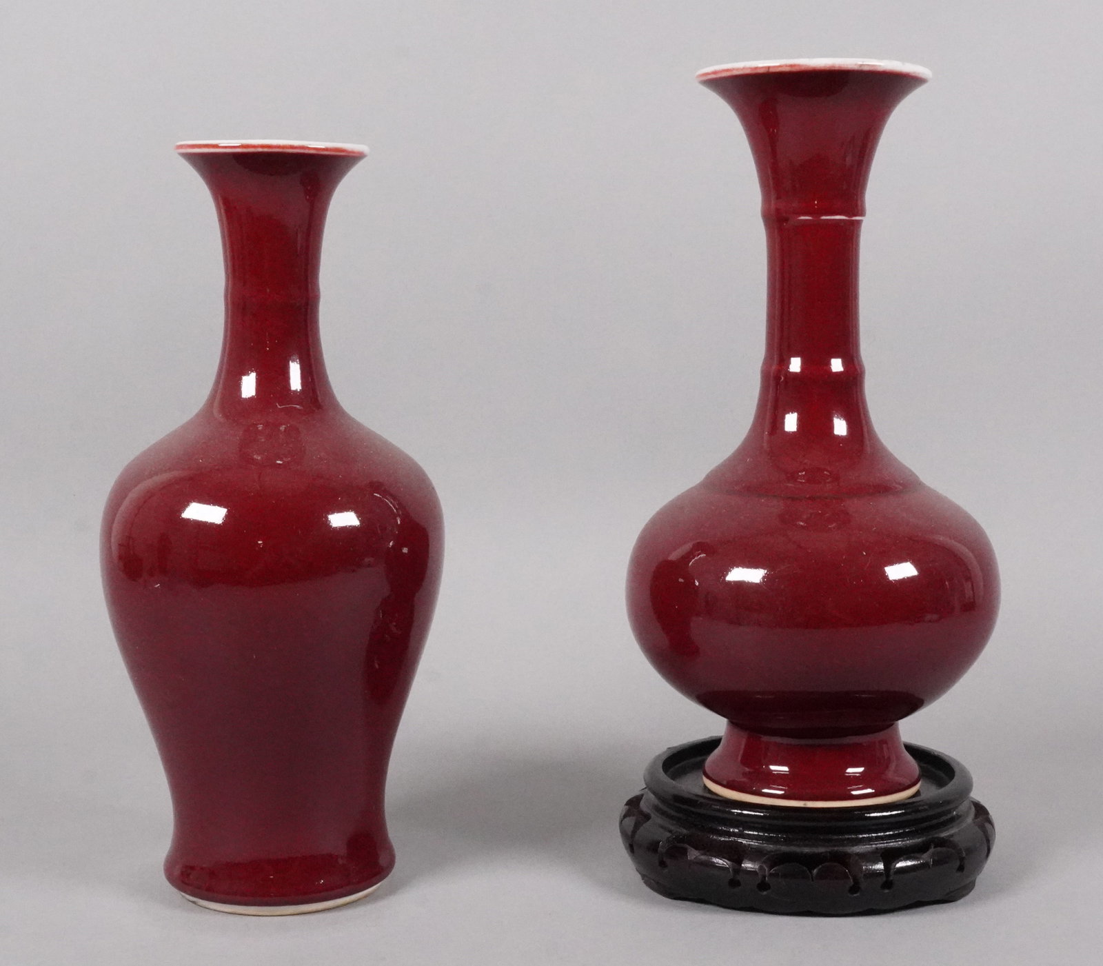 2 Chinese fine red vase: 2 Chinese fine red vase, largest H: 10" x W: 5.2."