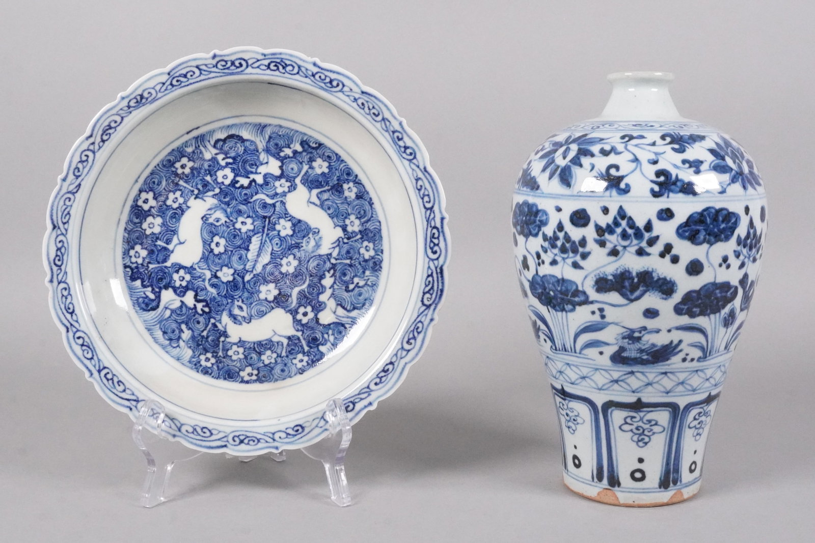 2 Chinese fine b/w porcelains: 2 Chinese fine blue and white porcelains, largest H: 8" x W: 5.5."