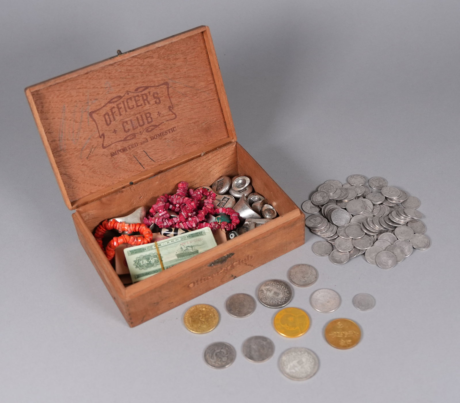 Lots estate coins ungraded: Lots etate coins ungraded. All sales are final, no return. We do not guarantee its grading, age, engraving, carvings or grading. Condition selling it as is.