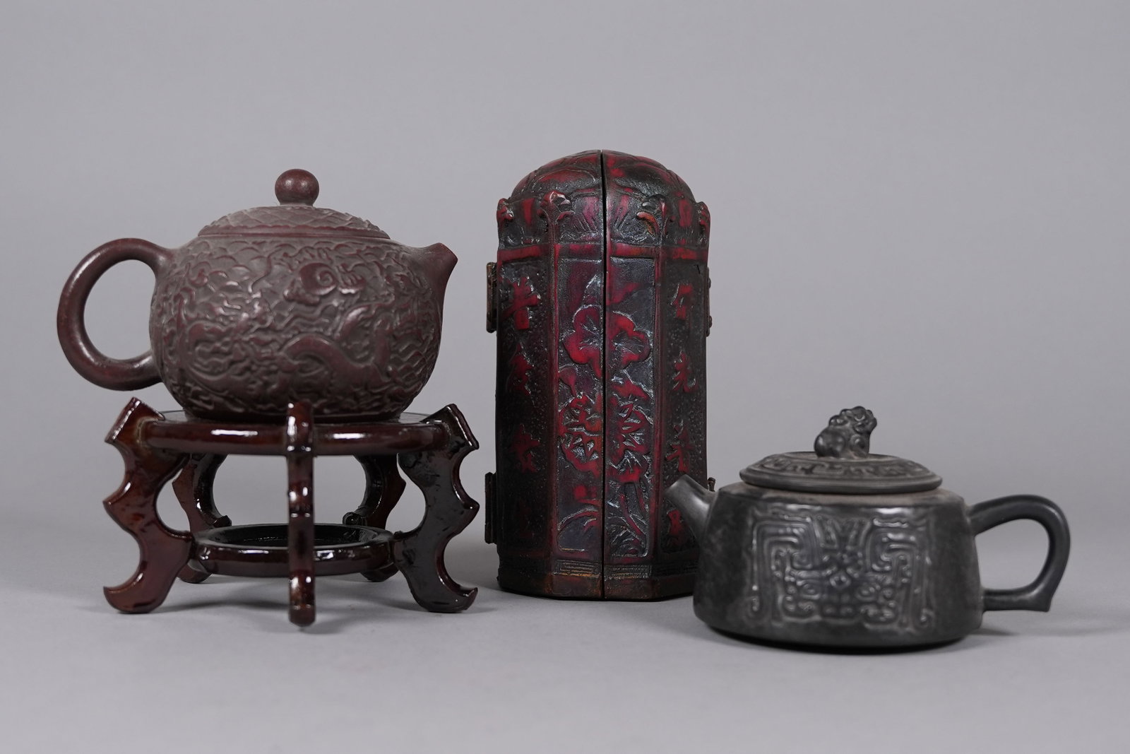 Lots Chinese fine carvings: Lots Chinese fine carvings. Largest H: 6.5" x W: 3.1."