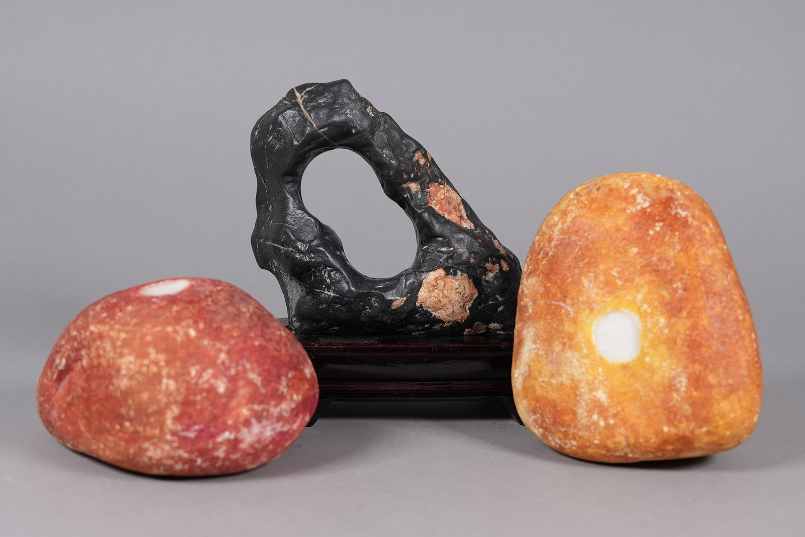 Lots Chinese fine boulders: Lots Chinese fine boulders.