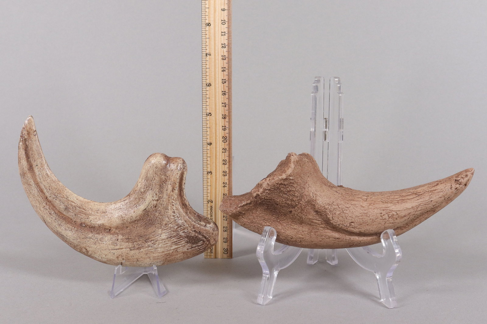 Lots carved items ungraded: Lots carved items, ungraded. H: 3.1" x W: 7.5."