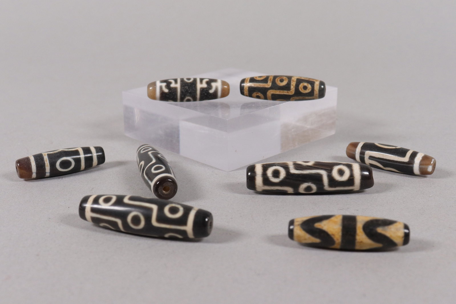 Lots Tibetan dzi beads: Lots Tibetan dzi beads.