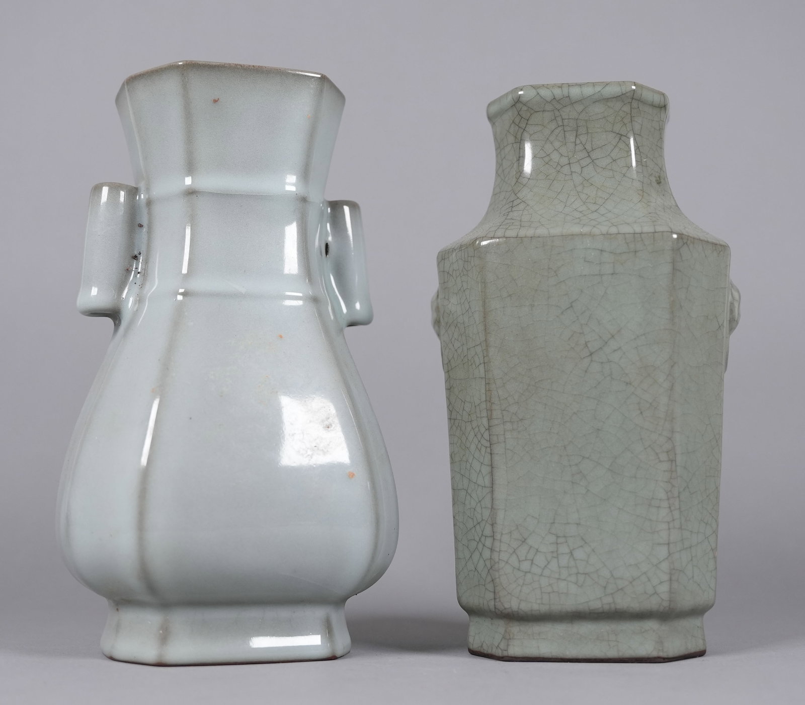 2 Chinese fine vase: 2 Chinese fine vase, one is damaged. Condition selling it as is, all sales are final, no return. Largest H: 9.1" x W: 5."