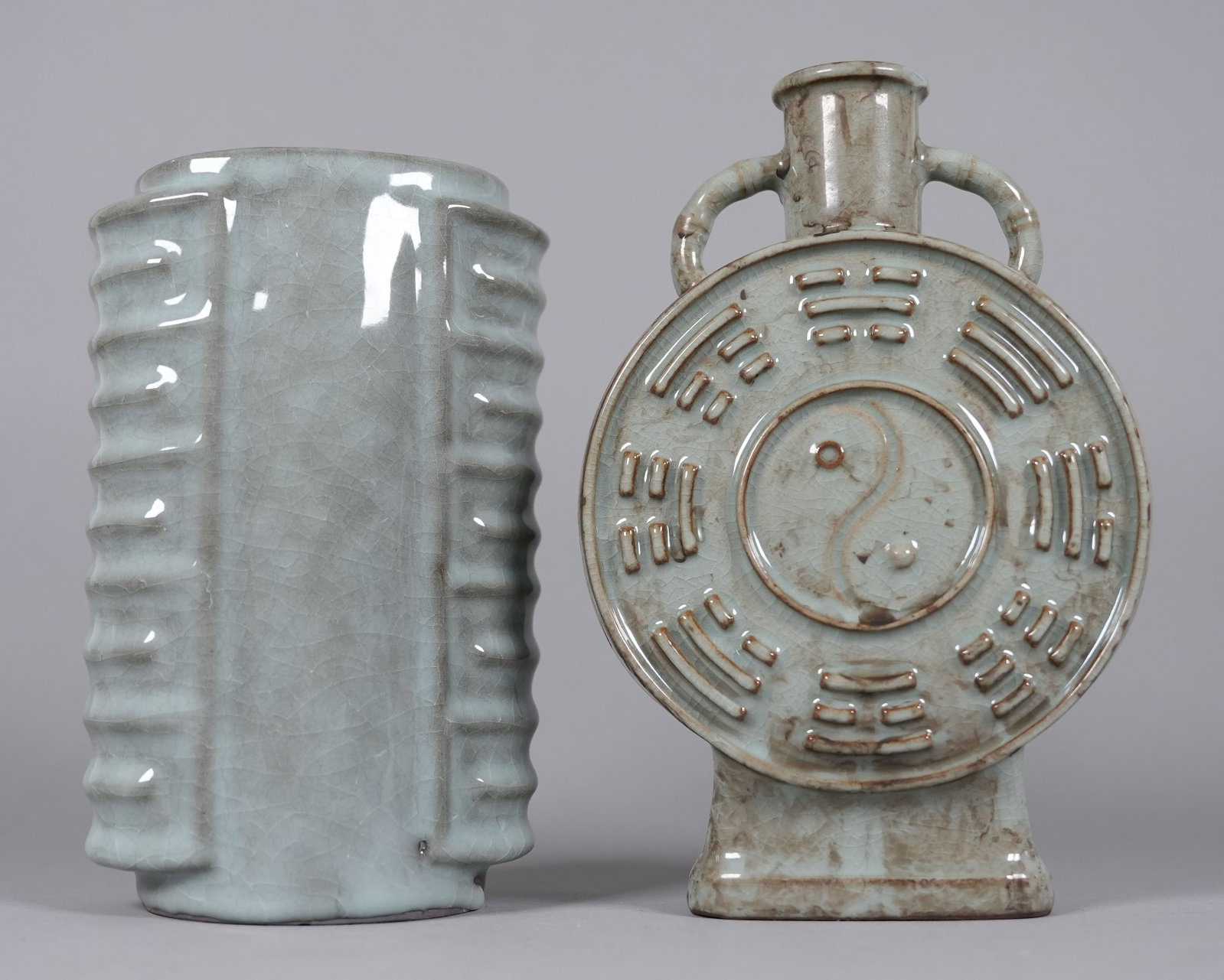 2 Chinese fine vase: 2 Chinese fine vase, largest H: 8.4" x W: 5.1."