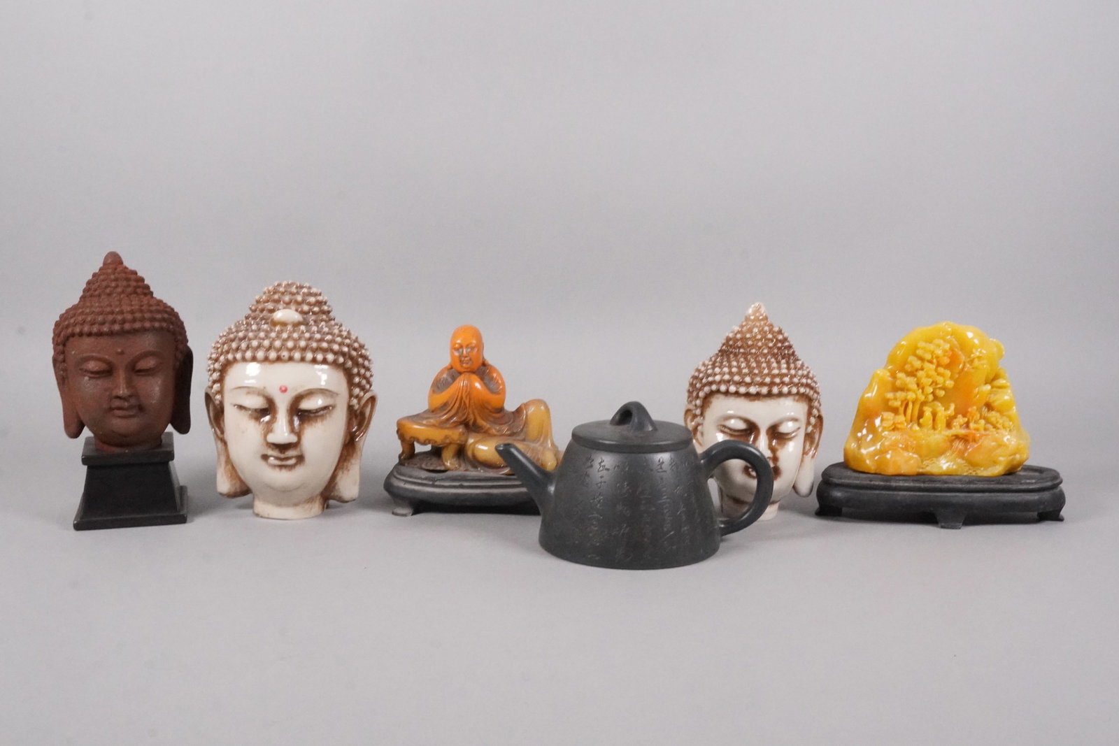 Lots Chinese estate items: Lots Chinese estate items. Largest H: 3.5" x W: 6.6."