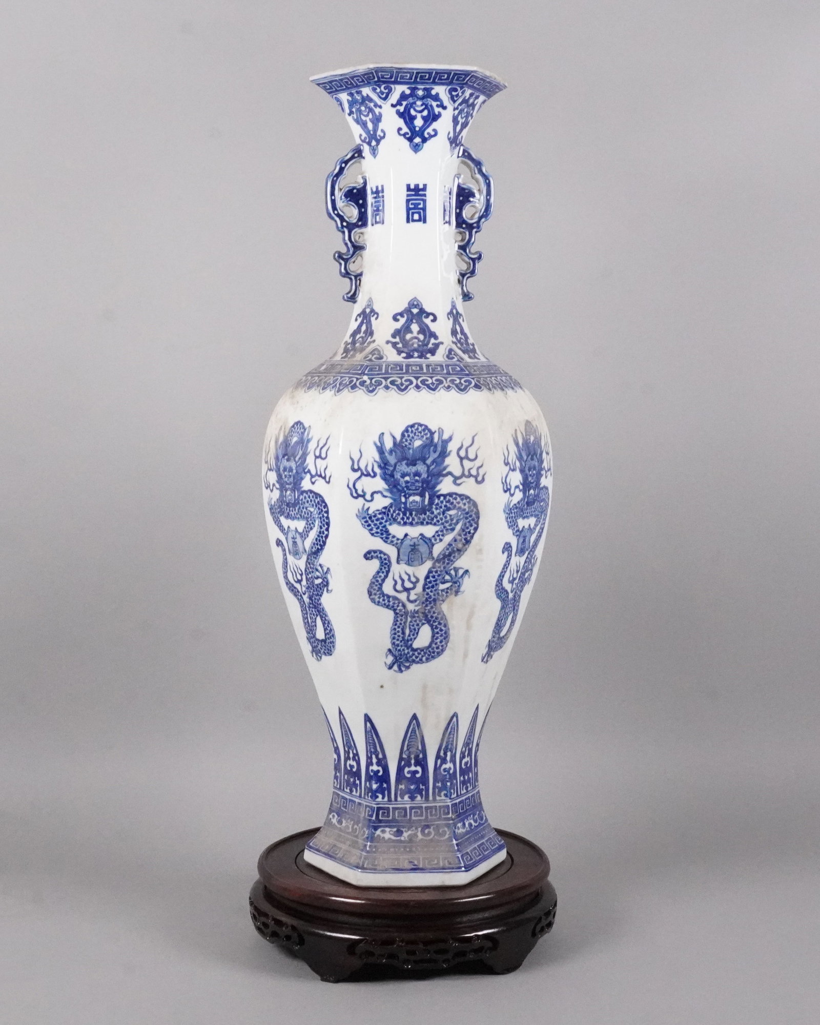 Chinese massive b/w dragon vase: Chinese massive fine blue and white dragon vase. H: 22" x W: 7.6."