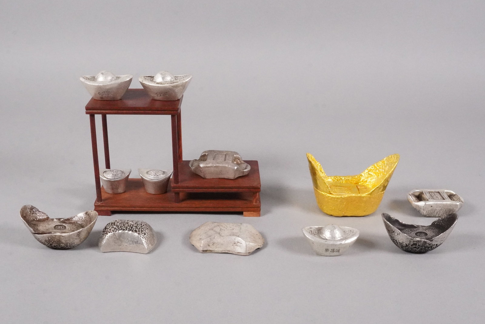 Lots Chinese ingots ungraded: Lots Chinese ingots ungraded. We do not guarantee its material, age, grading, carving and engravings. All sales are final, no return.