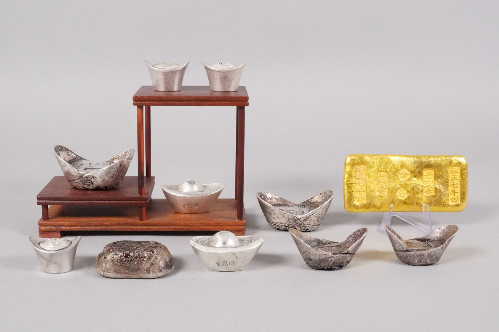 Lots Chinese ingots ungraded: Lots Chinese ingots ungraded. We do not guarantee its material, age, grading, carving and engravings. All sales are final, no return.