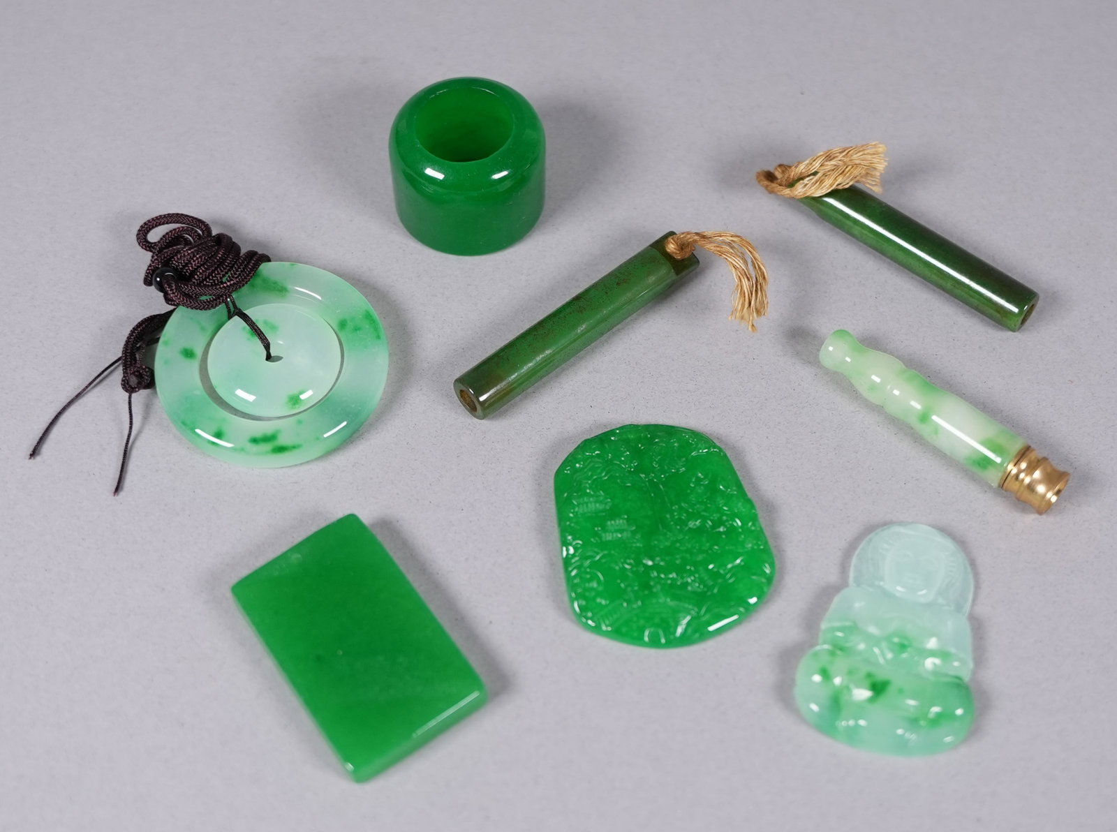 Lots Chinese apple green carvings: Lots Chinese fine apple green carvings.