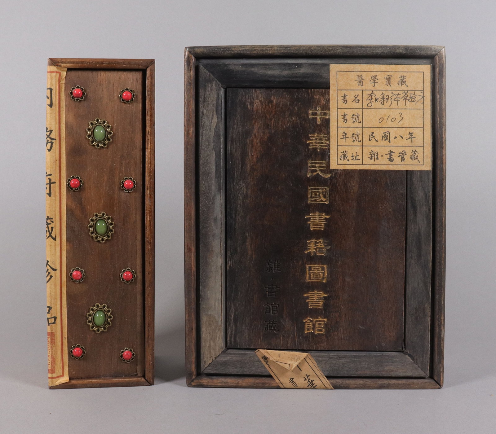 Lots Chinese art items in box: Lots Chinese art item in box.