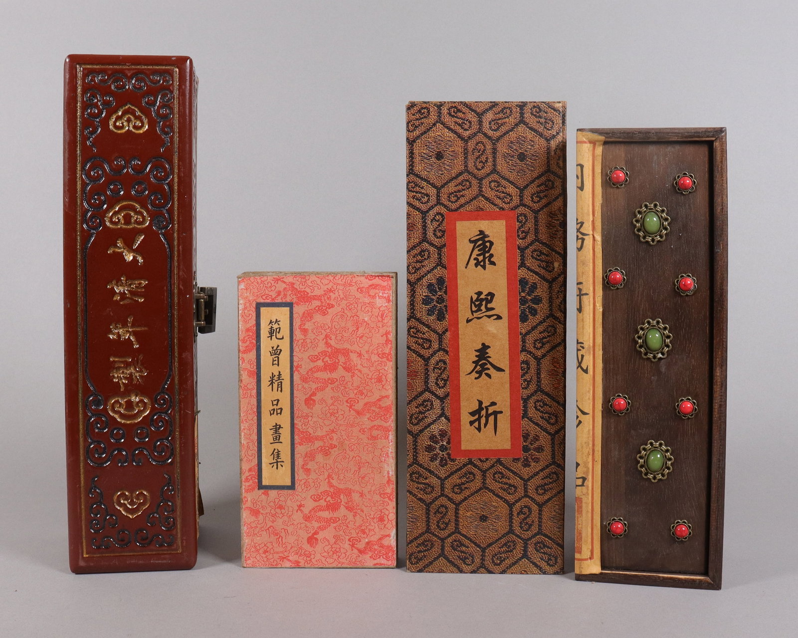 Lots Chinese art items in box: Lots Chinese art items in box.
