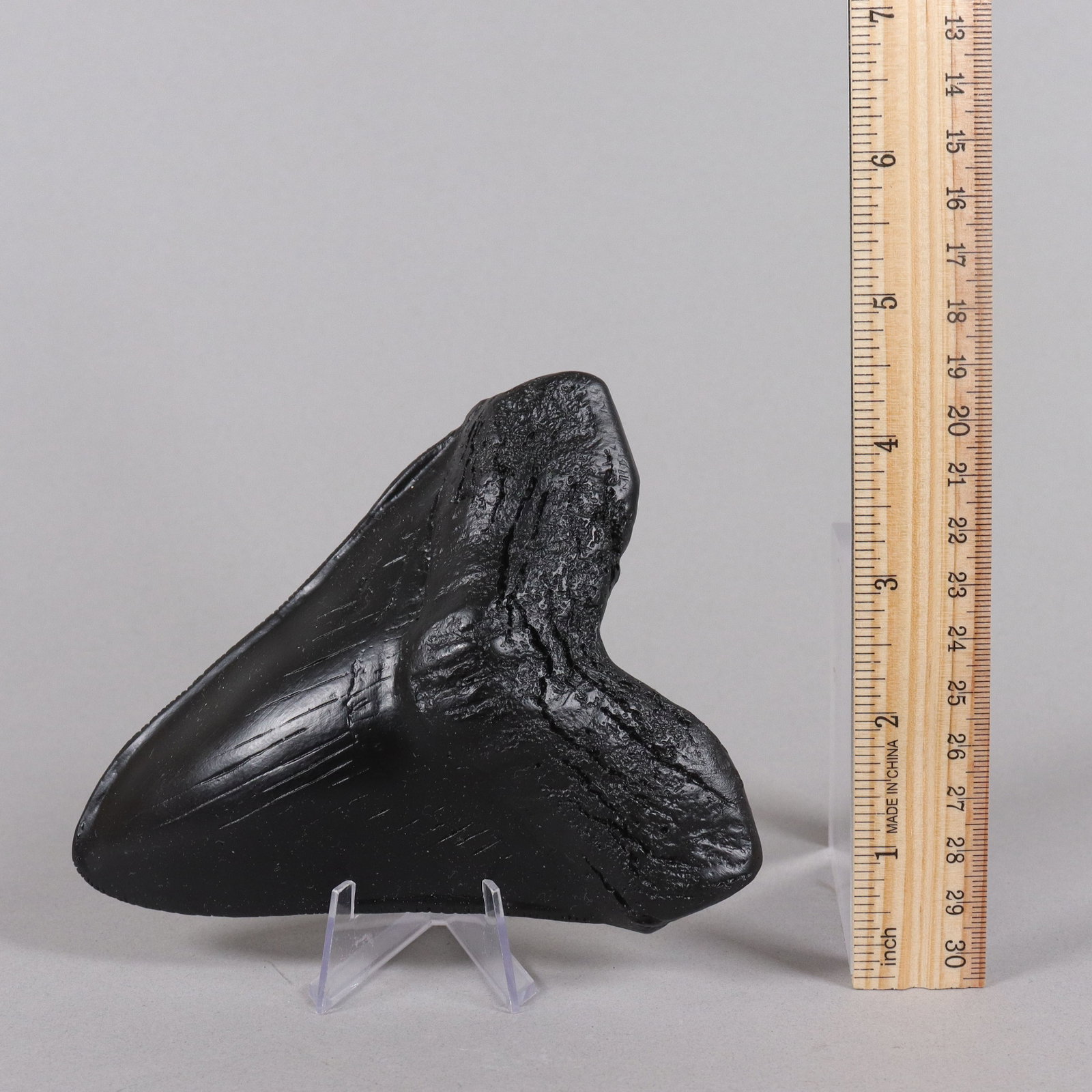 A large estate carved item: A large estate carved item, ungraded. All sales are final, no return.