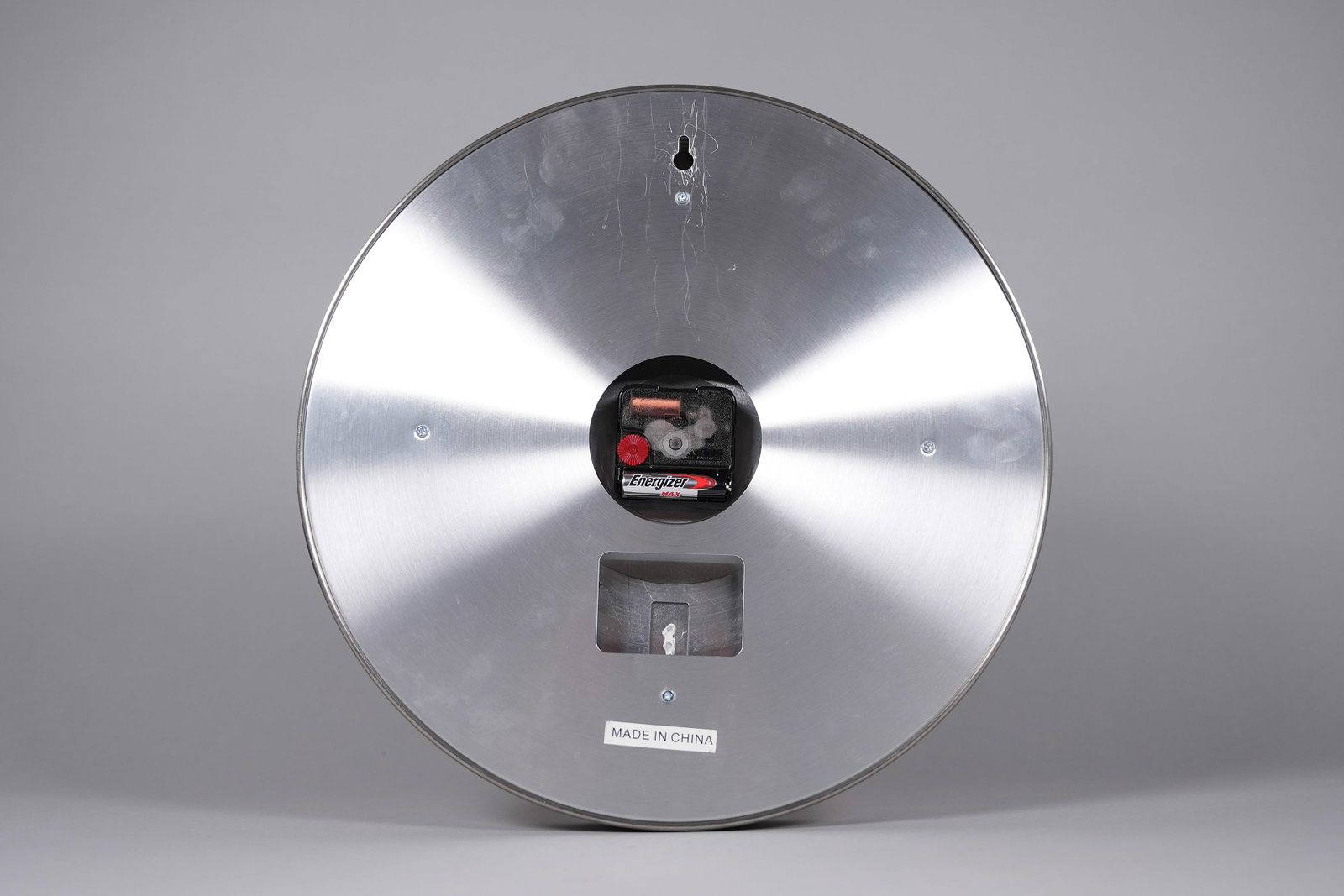 A fine wall clock working - 3