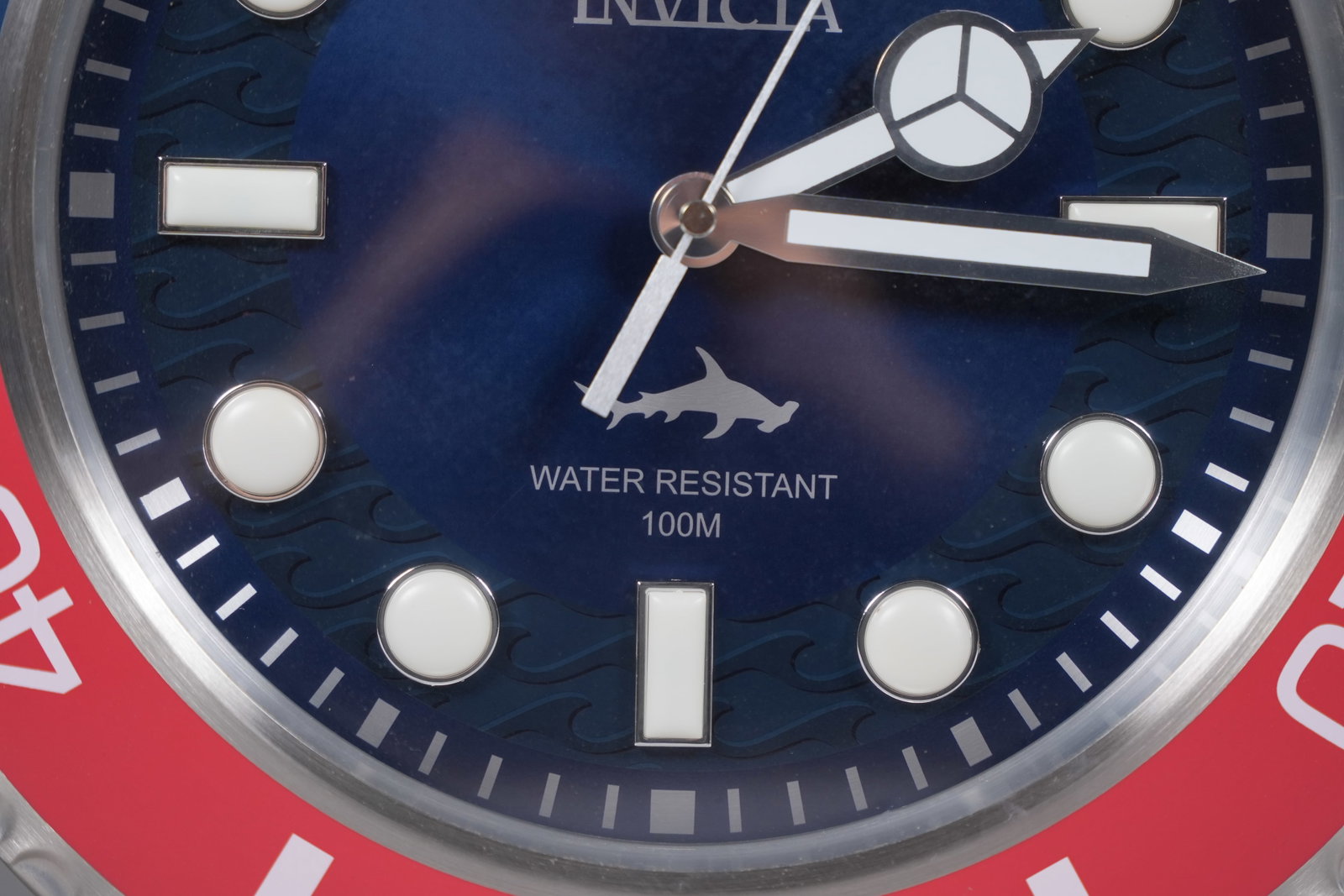 A fine wall clock working - 5