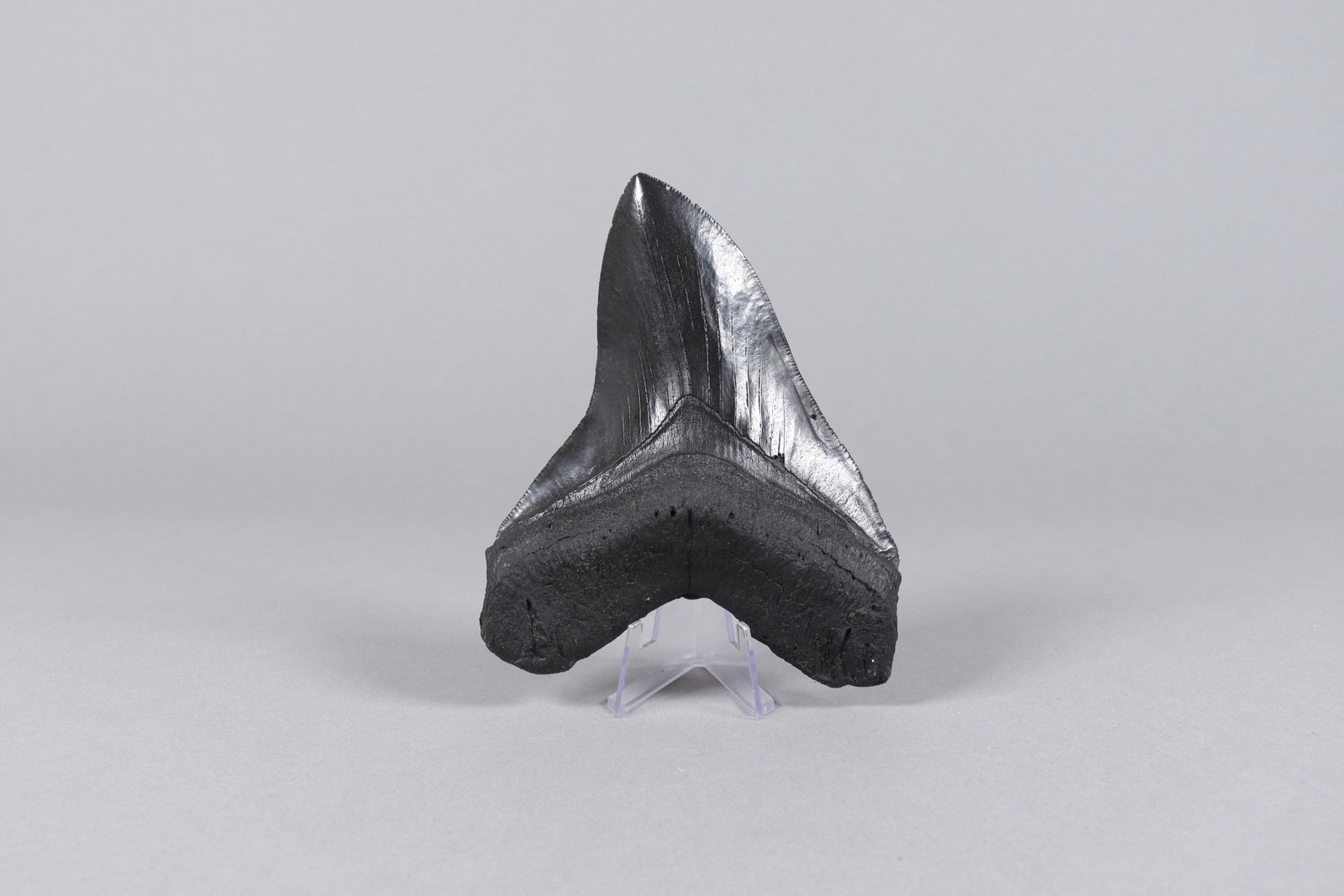 An estate carved item ungraded: An estate carved item, ungraded. H: 5" x W: 4." All sales are final, and no return. We do not guarantee its material or age.