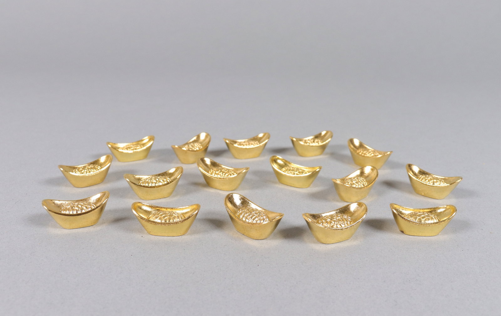 Lots Chinese ingots ungraded: Lots Chinese ingots ungraded. We do not guarantee its material, carving, engravings, or age. All sales are final, no return.