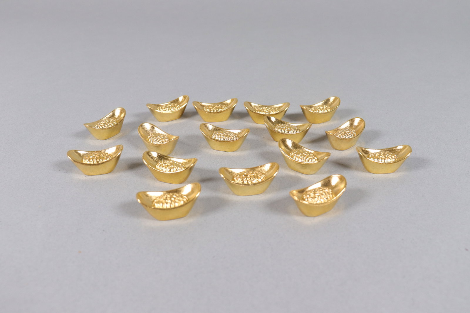 Lots Chinese ingots ungraded: Lots Chinese ingots ungraded. We do not guarantee its material, carving, engravings, or age. All sales are final, no return.