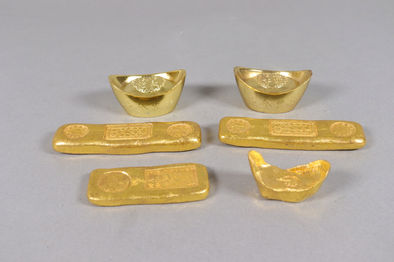 Lots ingots ungraded: Lots ingots ungraded. We do not guarantee its material, carving, engraving, or age. All sales are final, no return.