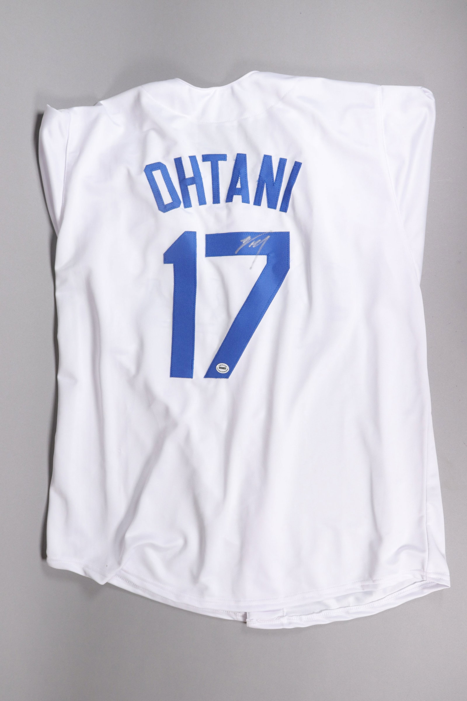 Shohei Ohtnai signed jersey ungraded: Shohei Ohtani signed jersey, ungraded. From an estate. All sales are final. No return.