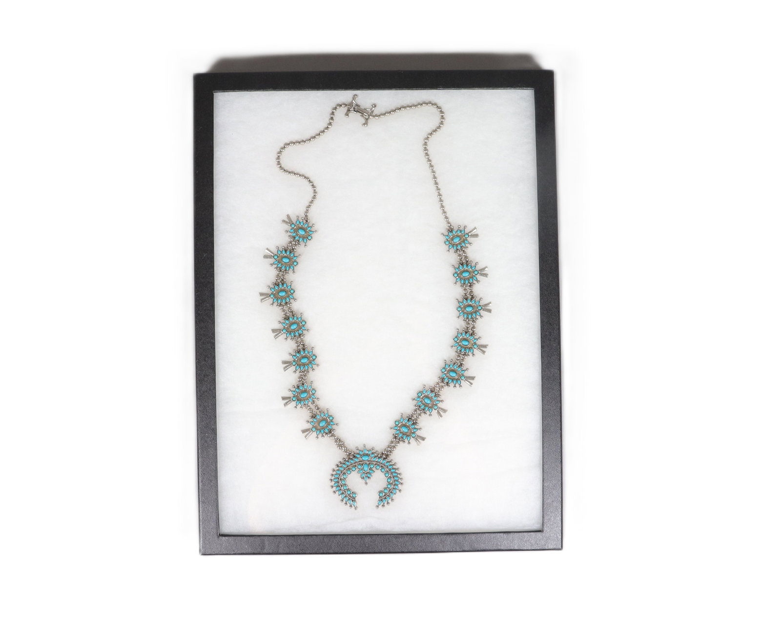 A fine vintage estate necklace: A fine vintage estate necklace. All sales are final, no return.