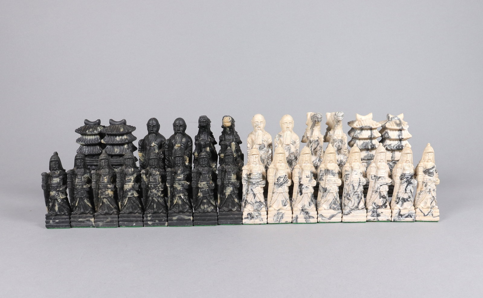 Lots vintage chess pieces (1 of 9)
