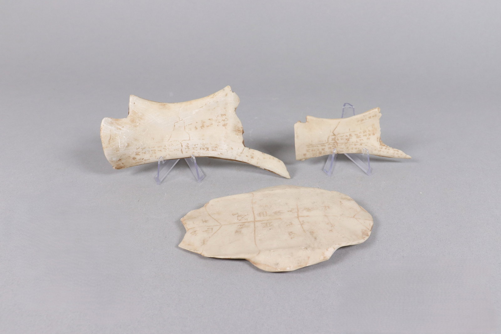 Lots fine carved items: Lots fine carved items, from an estate.