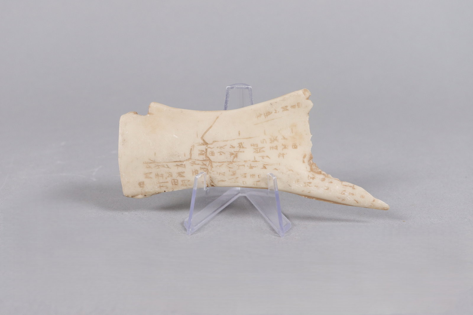 Lots fine carved items - 3