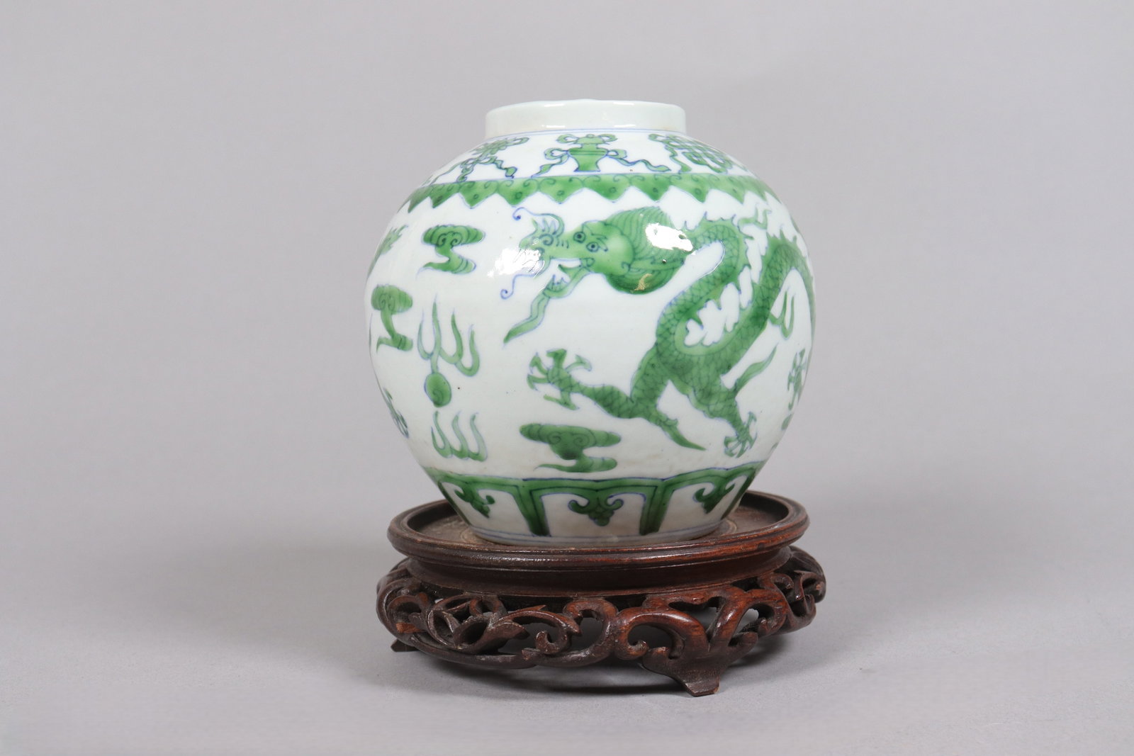 Chinese green dragon jar (1 of 7)