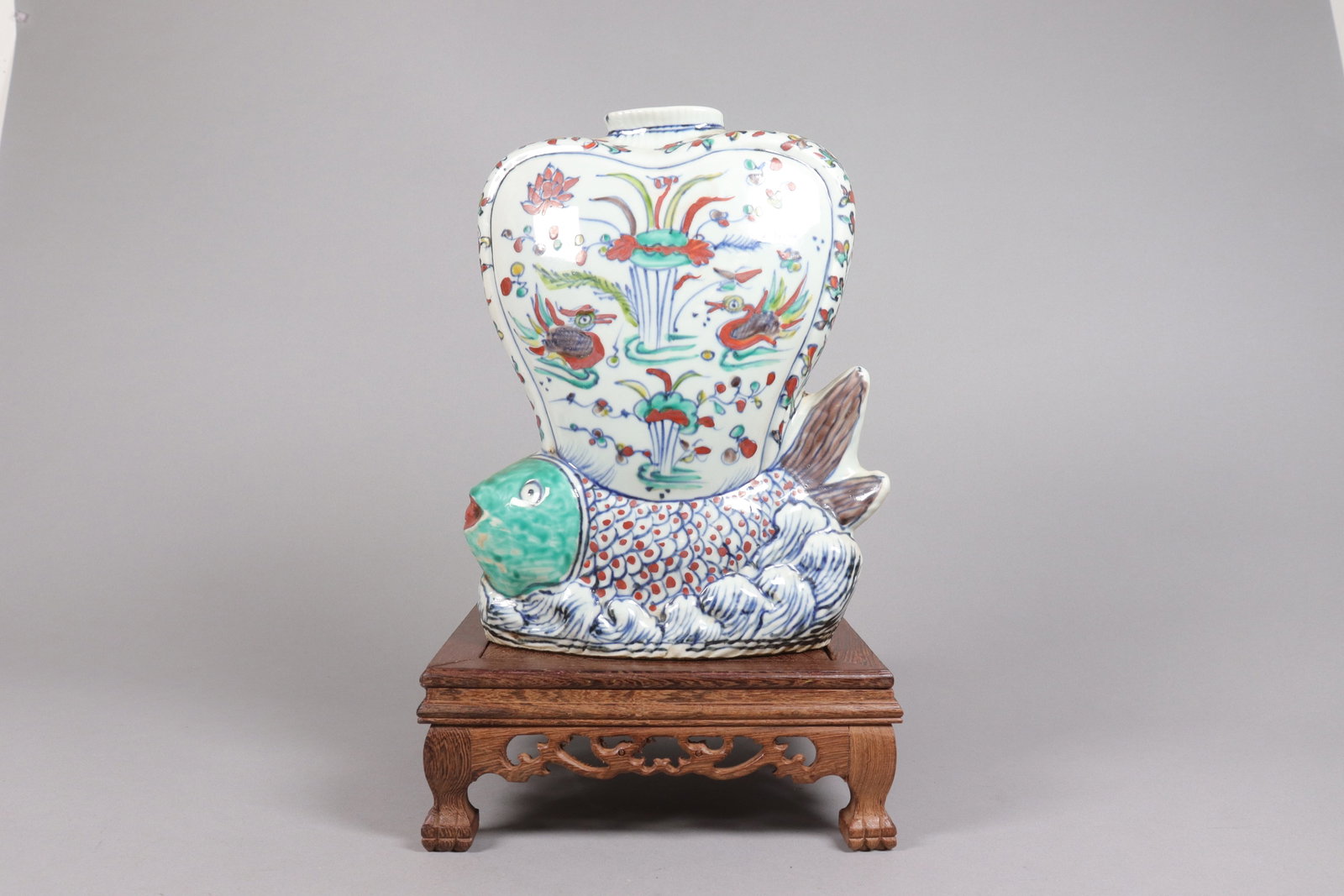 Chinese fine unusual vase: Chinese fine unusual vase. H: 11.75" x W: 8.5."