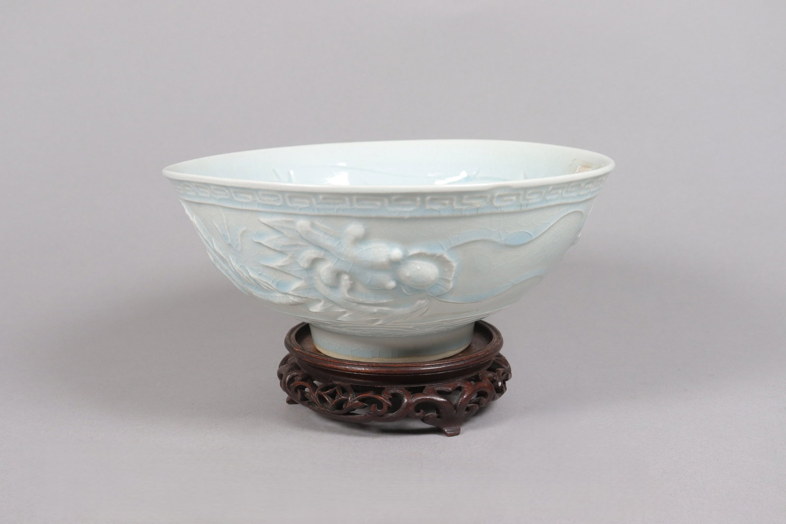 Chinese fine carved bowl: Chinese fine carved bowl. H: 3.5" x W: 8.45."