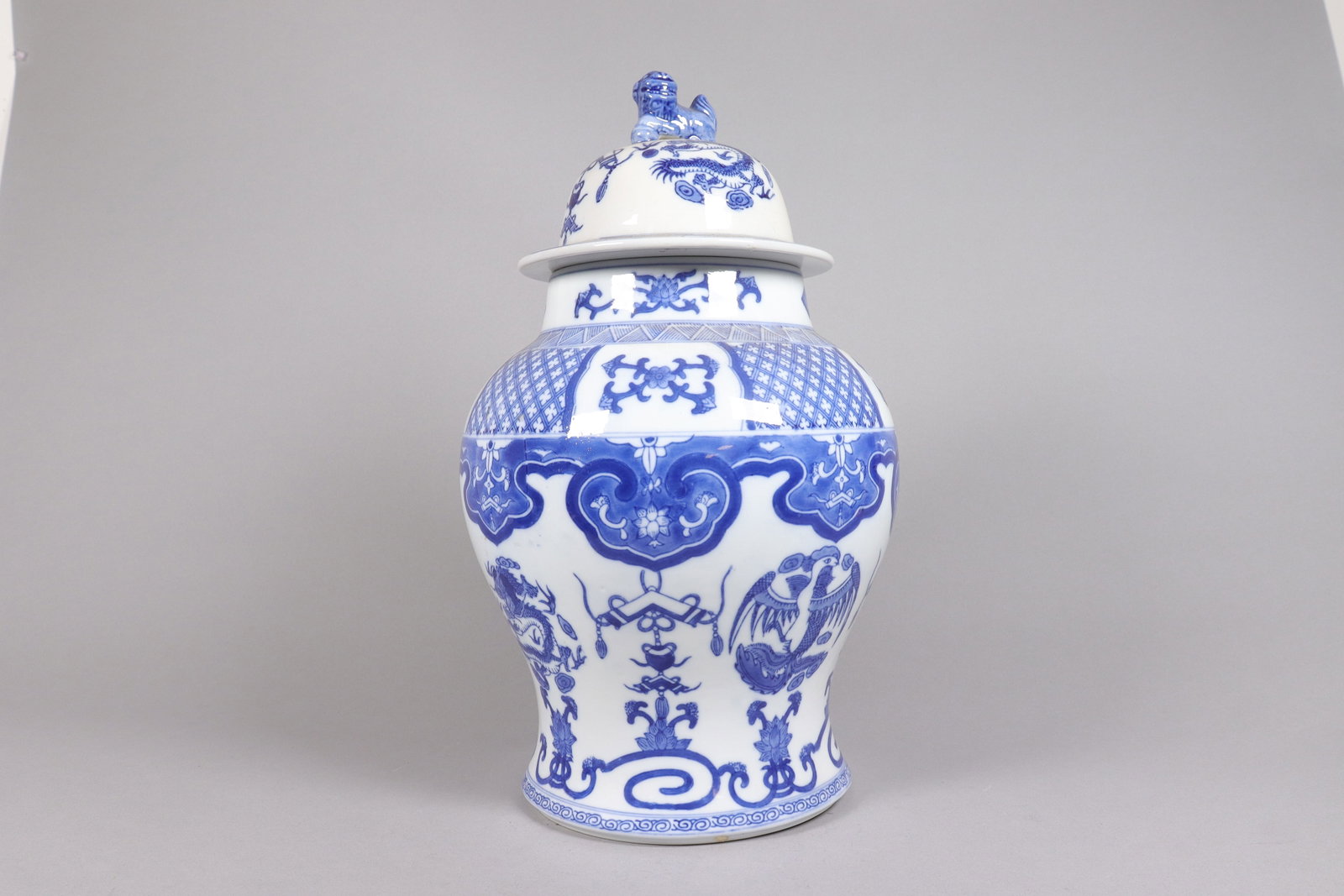 Chinese fine lidded jar (1 of 6)